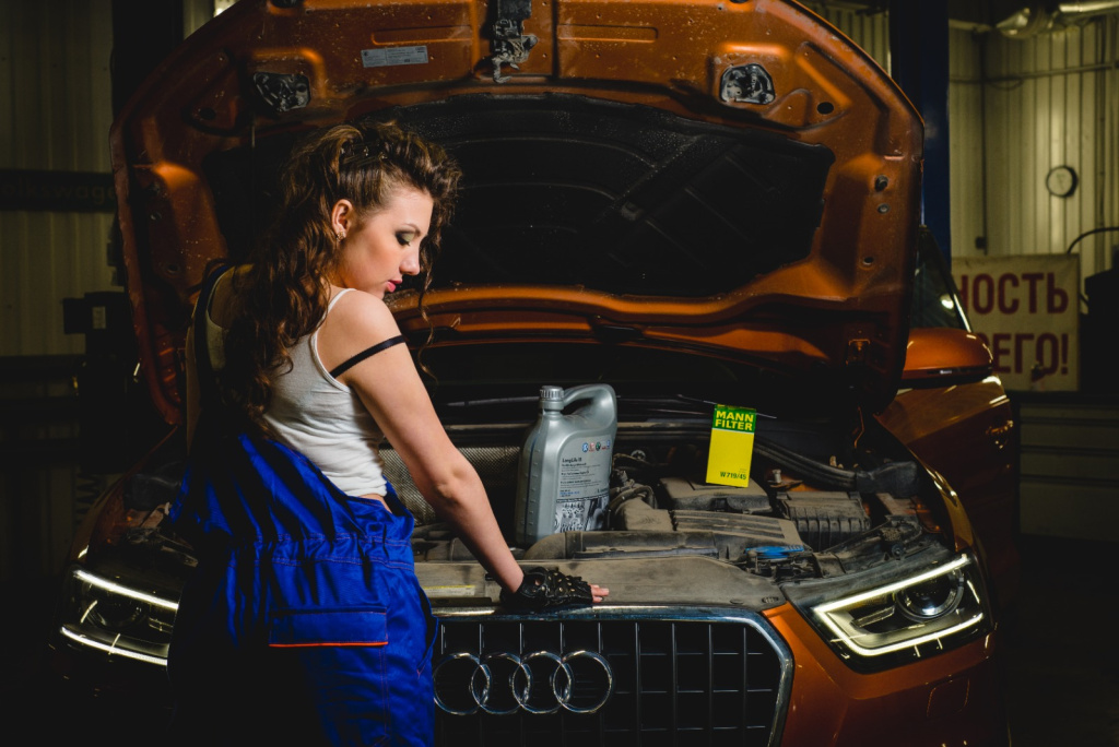 замена масла в ДВС, в двигателе Audi